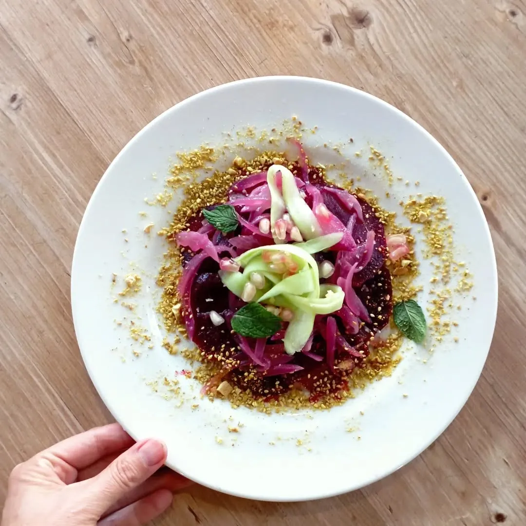 Plato de cocina consciente y de temporada